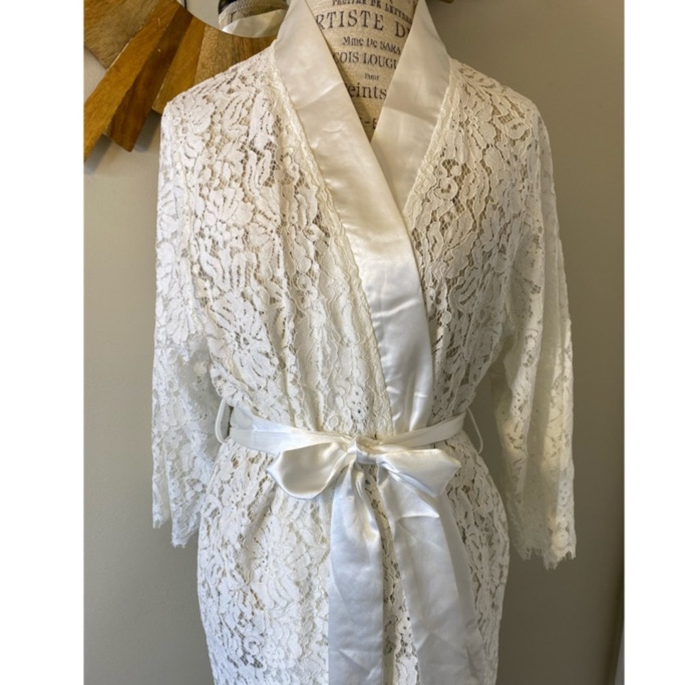 ✨NWOT✨ Bride Elegant Lace Wedding Bathrobe - Picture 2 of 10